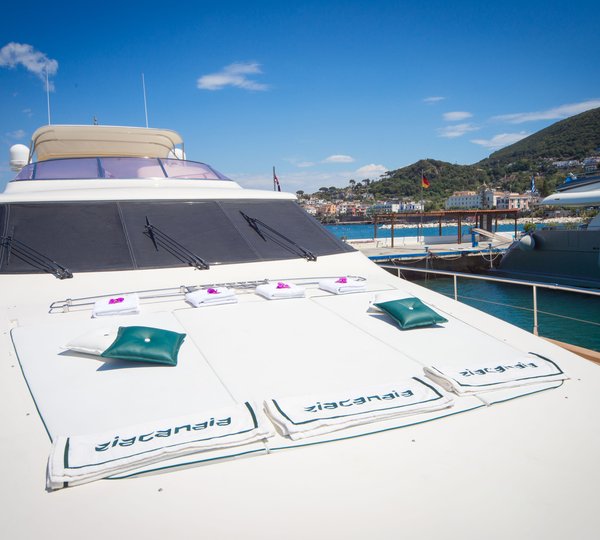 Riva Yacht ZIA CANAIA - Foredeck Sunpads