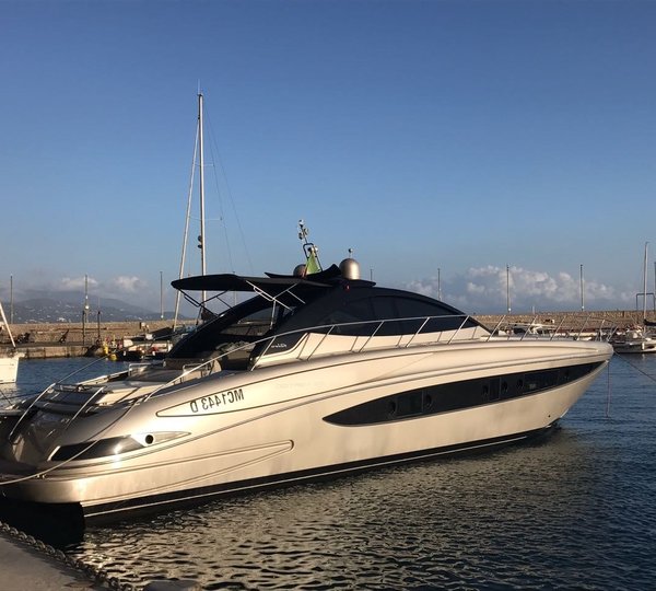 Riva Motor Yacht DIABOLIK - Moored