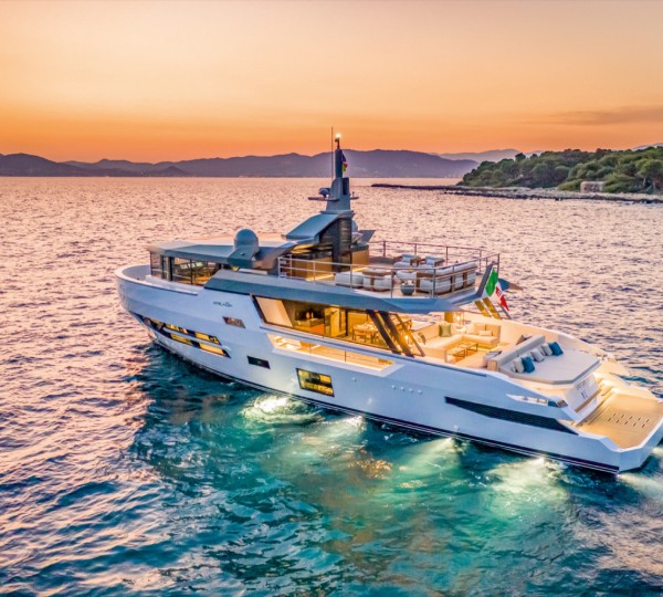 SHERPA XL HULL 2 Exterior - Cruising