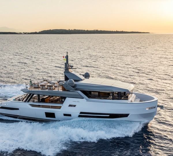 SHERPA XL HULL 2 Exterior - Cruising