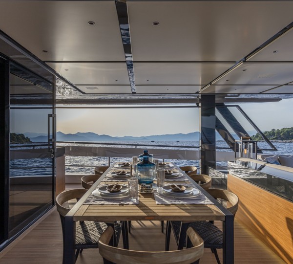 SHERPA XL HULL 2 Exterior - Main Deck Dining Area
