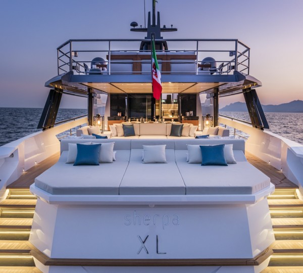 SHERPA XL HULL 2 Exterior - Main Deck Sun Beds