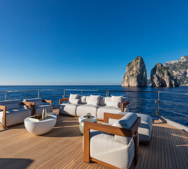 SHERPA XL HULL 2 Exterior - Sun Deck Seating Area