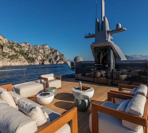 SHERPA XL HULL 2 Exterior - Sun Deck Seating Area