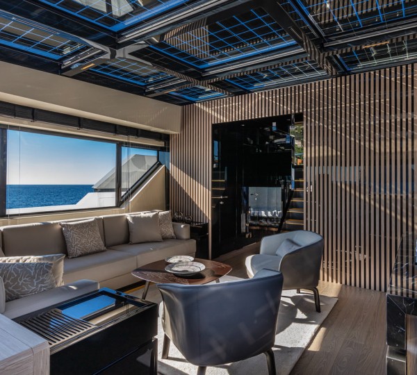 SHERPA XL HULL 2 Interior - Main Salon Winter Garden