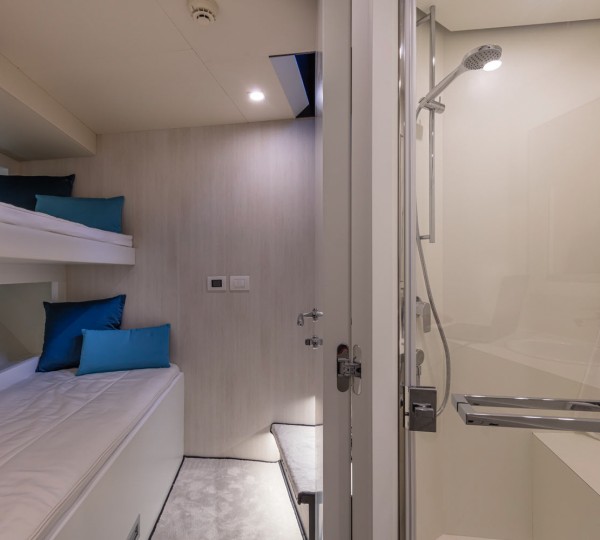 SHERPA XL HULL 2 Interior - Twin Cabin