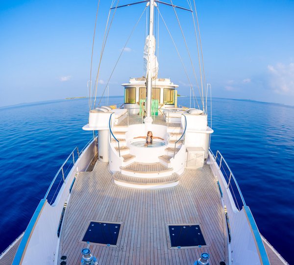 SIA Deck And Outdoor Spa Bath