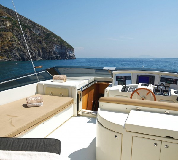 SILVIA Exterior - Flybridge