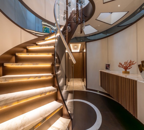 STARICASE LOWER DECK