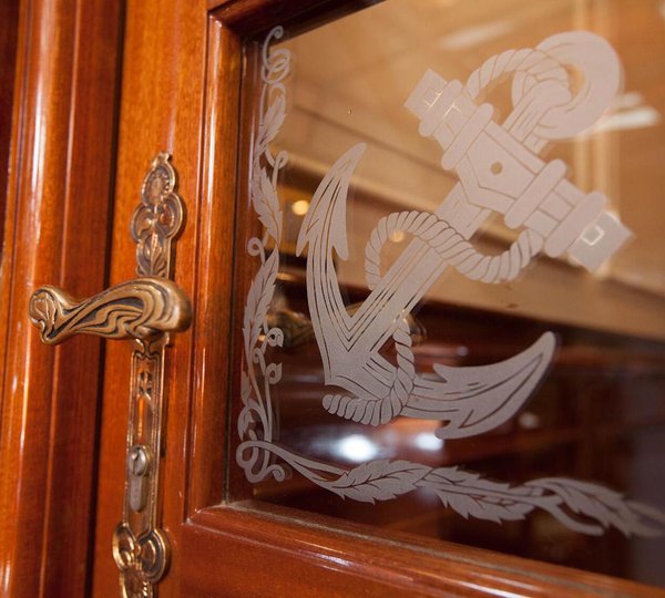 SY Lauran Interior Details