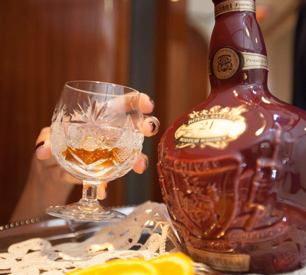 SY Lauran Sweet Details