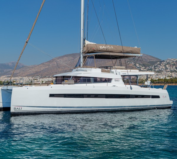 Sailing Catamaran Yacht LICENSE TO CHILL