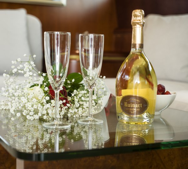 Saloon Detail Champagne