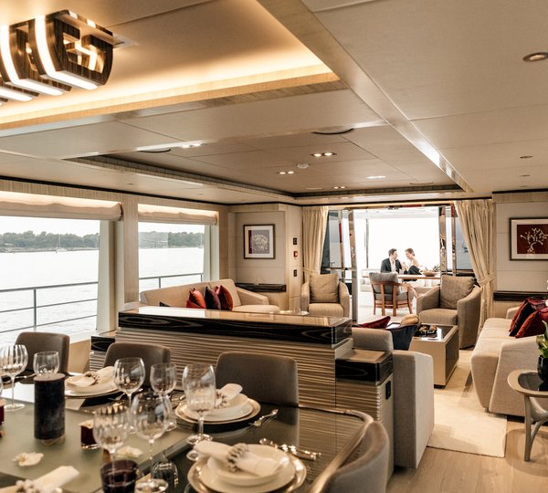 Saloon With Dining Area