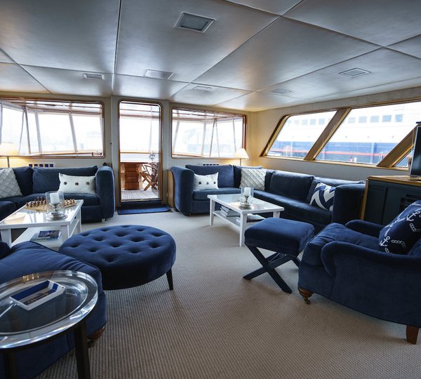 Saloon With Plenty Of Seating