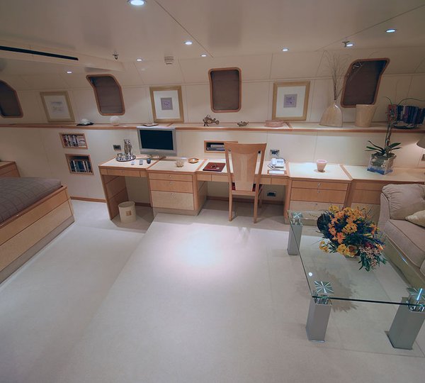 Shackleton Cabin - Study And Seating Area