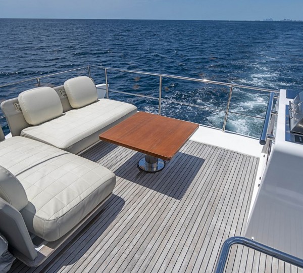 Sistership - Flybridge Deck