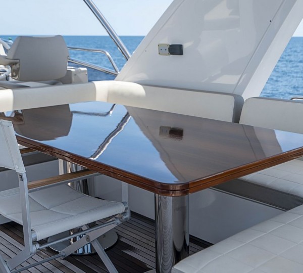 Sistership - Flybridge Dining