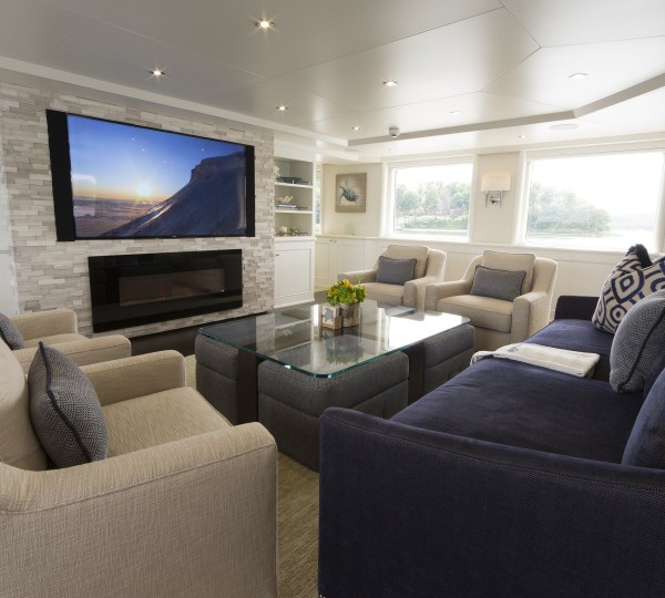 Skylounge With Large TV