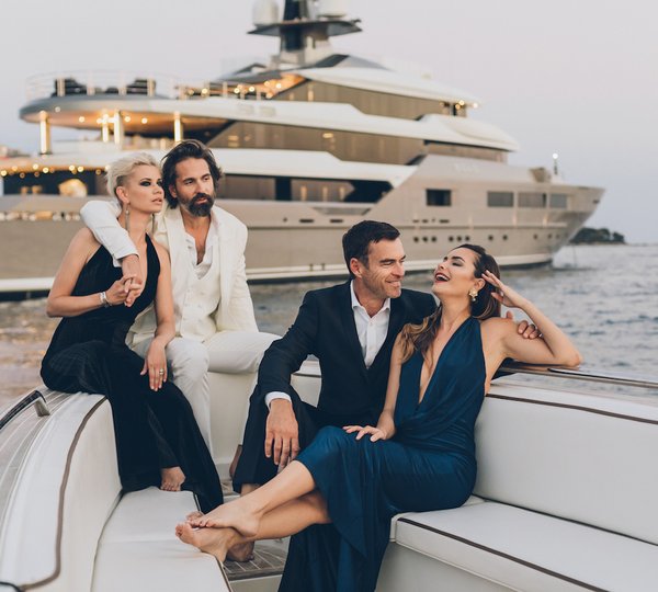 Solo With Tender - Lifestyle