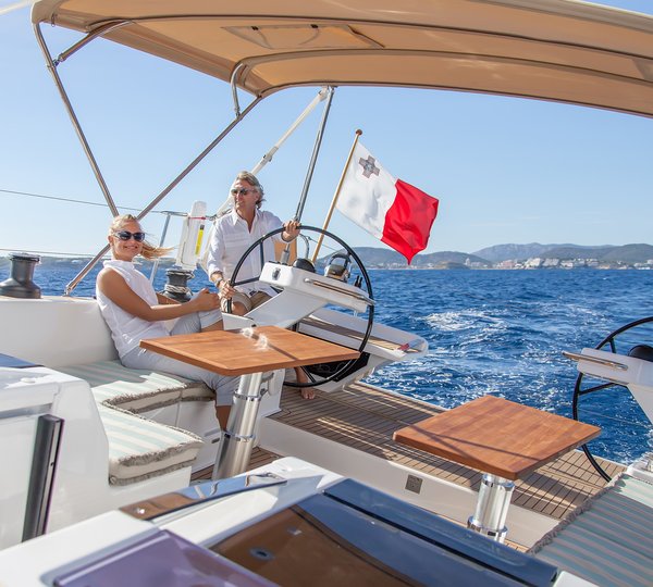 Spacious Cockpit With Alfresco Dining