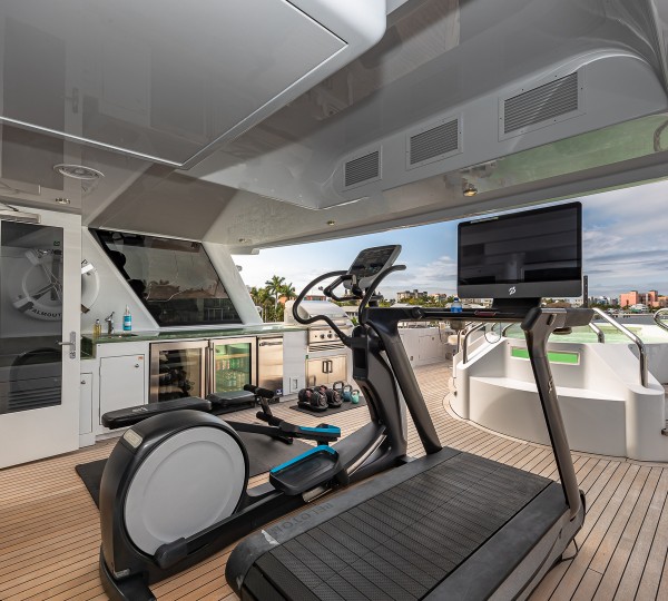 Sun Deck Gym And Jacuzzi