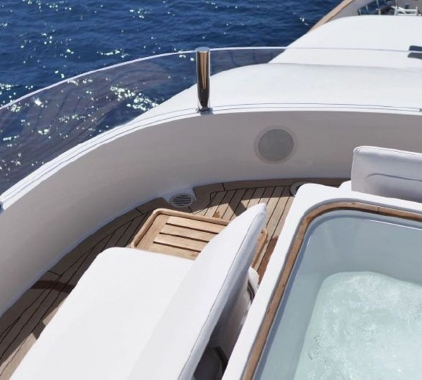 Sun Deck Jacuzzi And Seat
