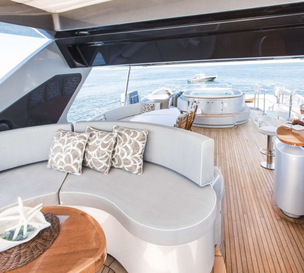 Sun Deck Seating - Flybridge