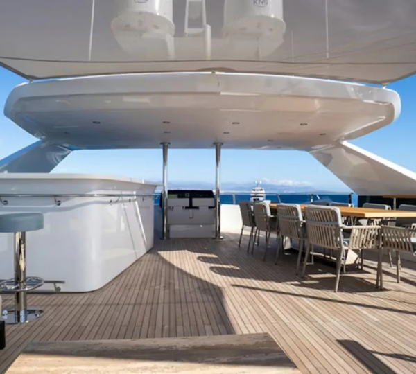 Sundeck Dining With Bar Area