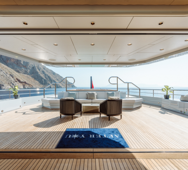 Sundeck Jacuzzi