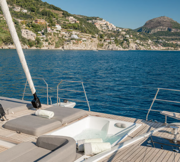 Sundeck Jacuzzi With Sea Views