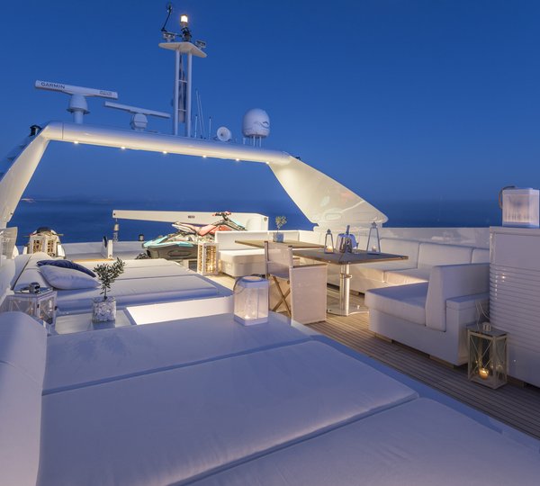 Sundeck With Alfresco Dining And Sunpads