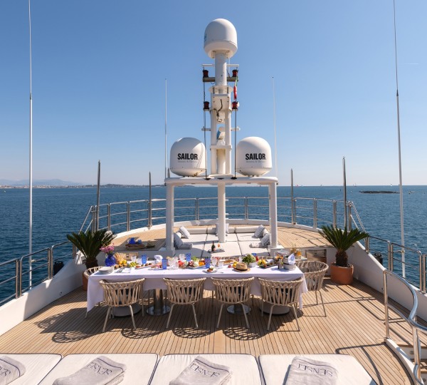 Sundeck With Dining Area