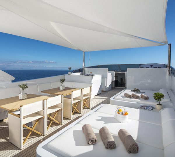 Sundeck With Optional Shade