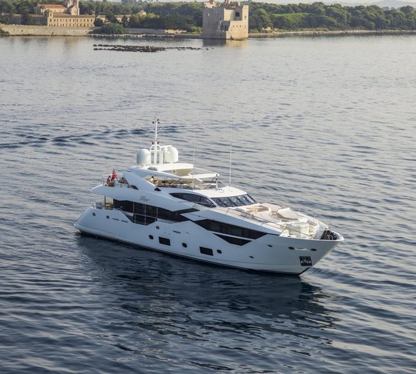 Sunseeker 116 - Above