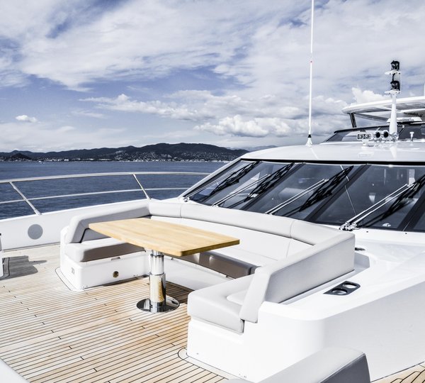 Sunseeker Yacht LOST BOYS - Foredeck 