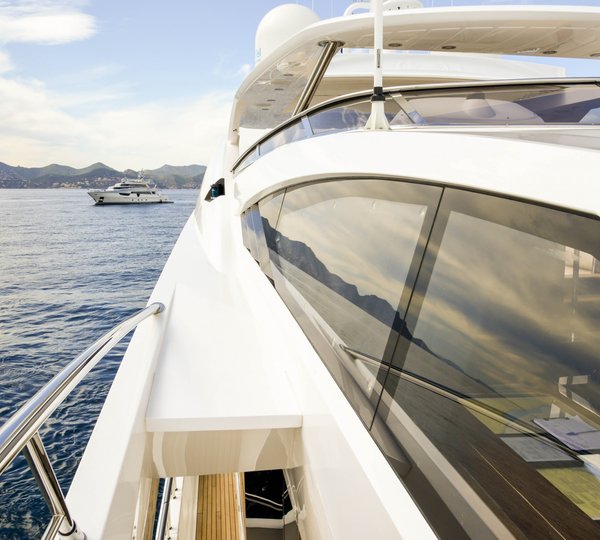 Sunseeker Yacht LOST BOYS - Deck 