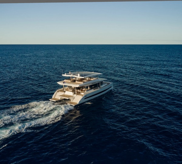 Superyacht ATRAVERSIA