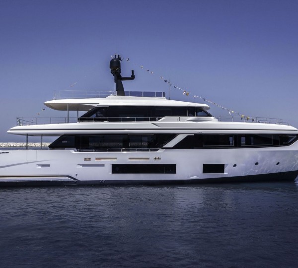 Superyacht AYSHE