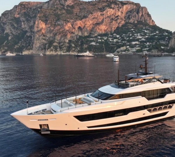 Superyacht CANOE CANOE