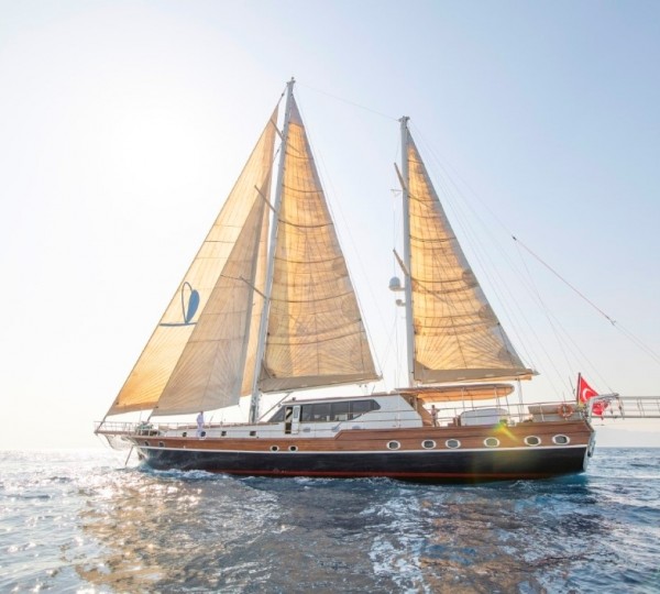 Superyacht DRAGONFLY