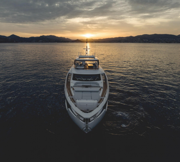 Superyacht FIRST HORIZON