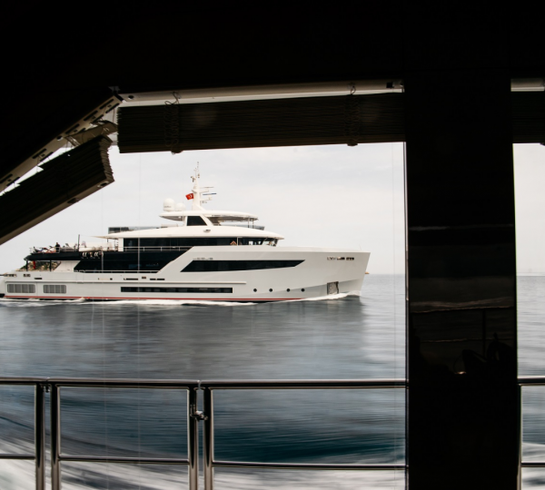 Superyacht HEEUS