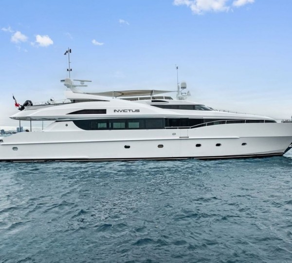 Superyacht INVICTUS
