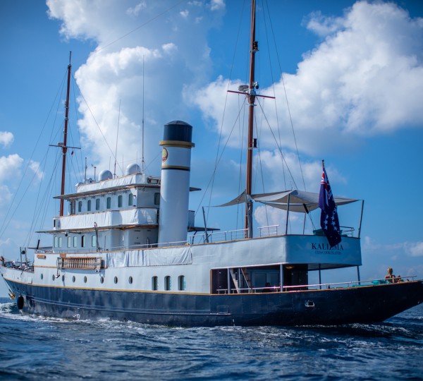 Superyacht KALIZMA Underway