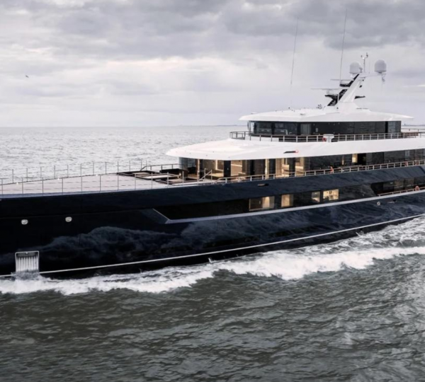 Superyacht LES CINQ