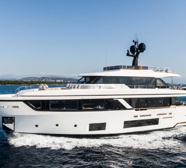 Superyacht MRS L