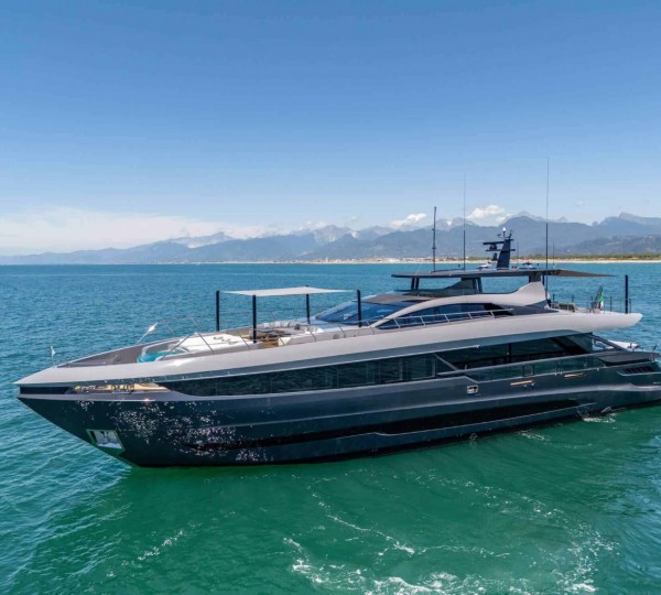 Superyacht NEVER GIVE UP