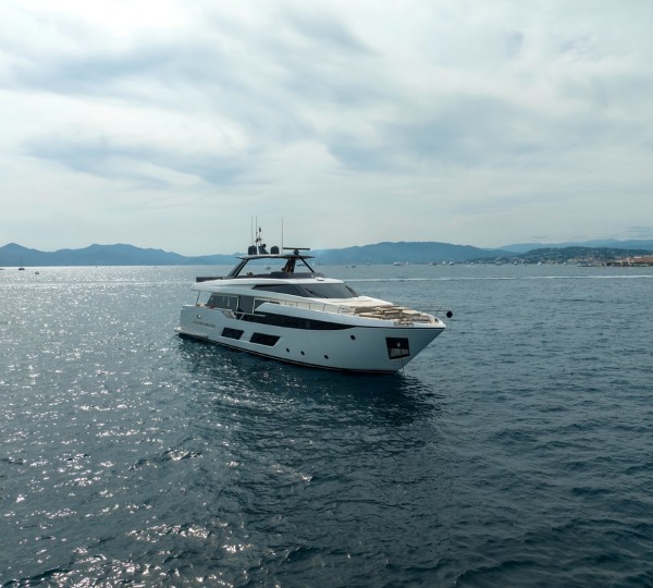 Superyacht NINETEEN 42