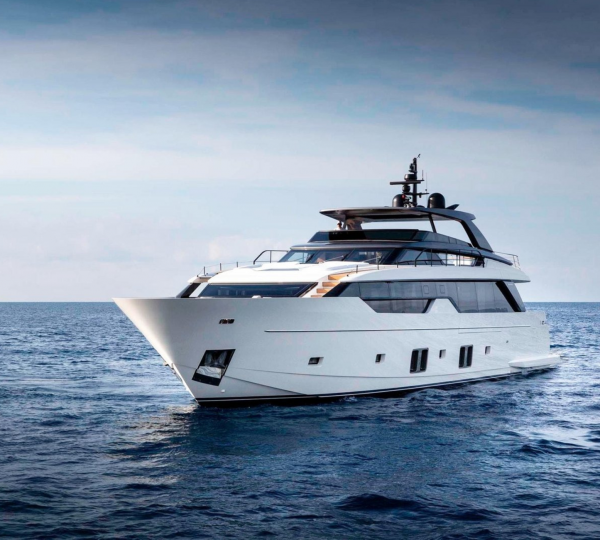 Superyacht PIOLA